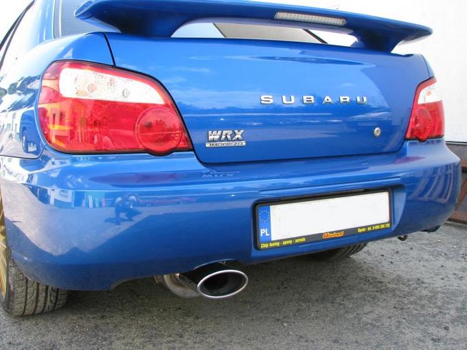 Subaru Impreza WRX ze sportowym tłumikiem Supersprint