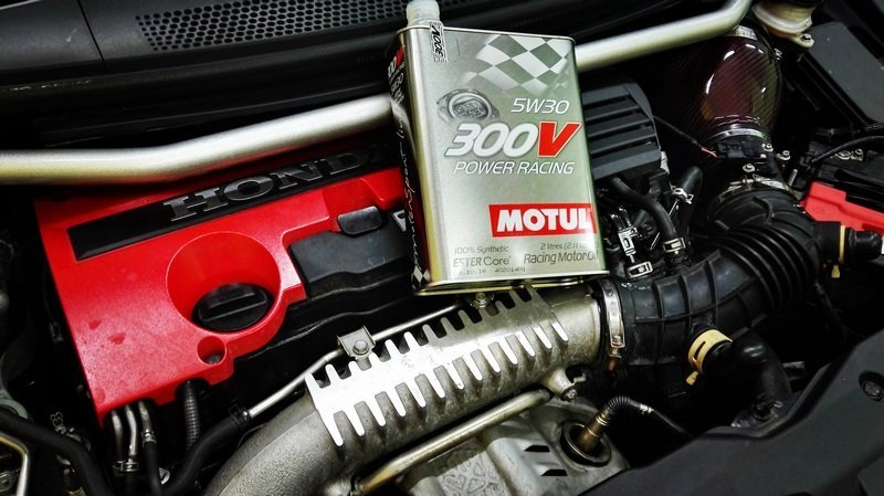 Motu serii 300V - unikalna formuła oleju do samochodów po tuningu i sportowych