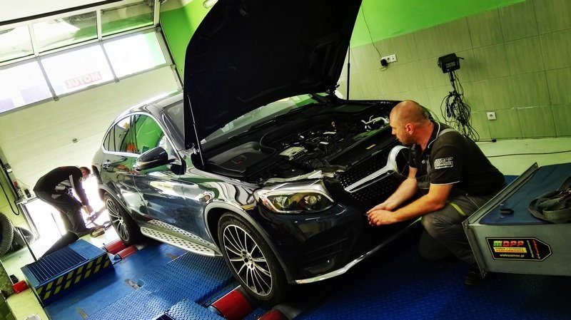 W trakcie działań diagnostycznych przy tuningu nowego Mercedes-a